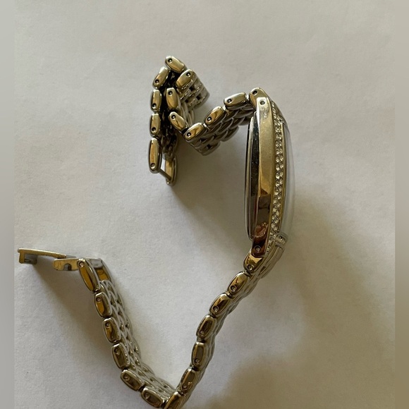 AVON Quartz Crystal Rhinestone Silver Tone Link Bezel Watch – Classic Style - Picture 6 of 9